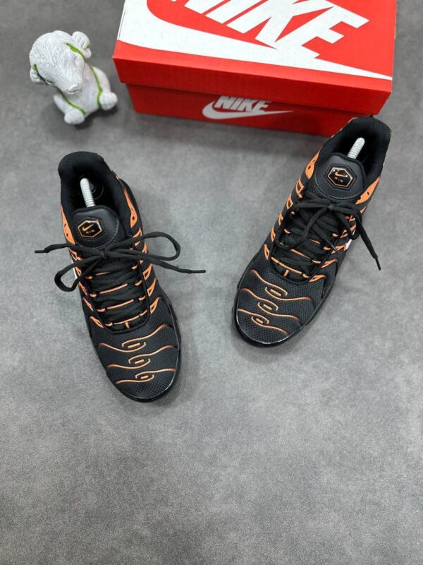 Nike Tn Black and Orange - Image 2