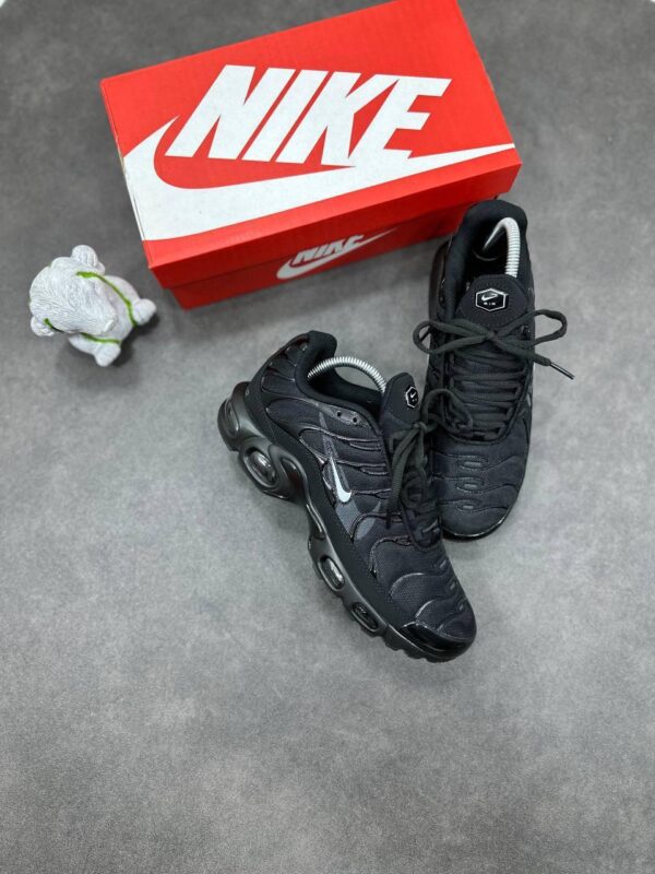 Nike Tn Black and White